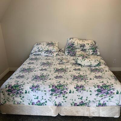 #52 King Size Purple/White Floral Sheet Set & Four Pillows
