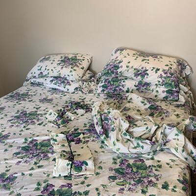 #52 King Size Purple/White Floral Sheet Set & Four Pillows