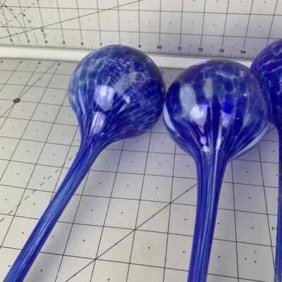 #90 4pc Glass Watering Spheres