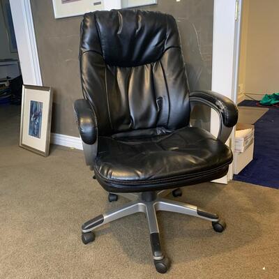#102 Black Rolling Office Desk Chair