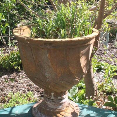 Lot 11: Outdoor Garden Plaster Planter Pot