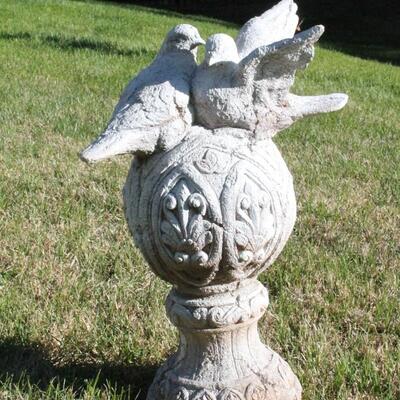 Lot 34: Vintage Outdoor Garden Decorative Feature w/ (2) Birds