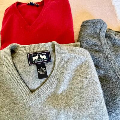LOT 15  SECOND GROUP OF MENS CASHMERE V NECK SWEATERS