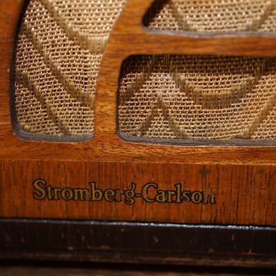 1940's STROMBERG CARLSON TABLE TOP TUBE RADIO