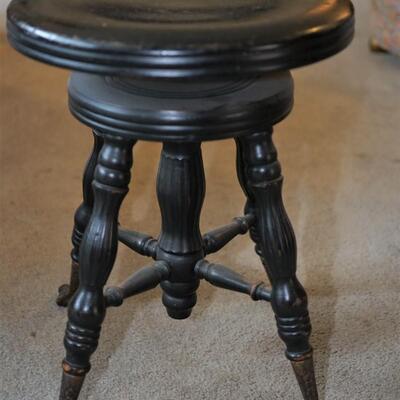 ANTIQUE EARLY 1900'S CLAW FOOT PIANO STOOL WITH SWIVEL SEAT