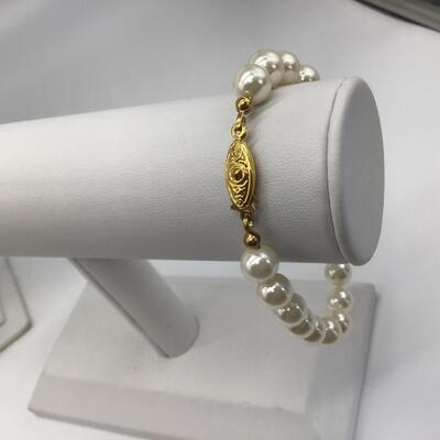 Pearl Type Bracelet