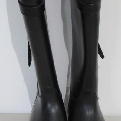 #4 Rain boots Ladies size 7, like new