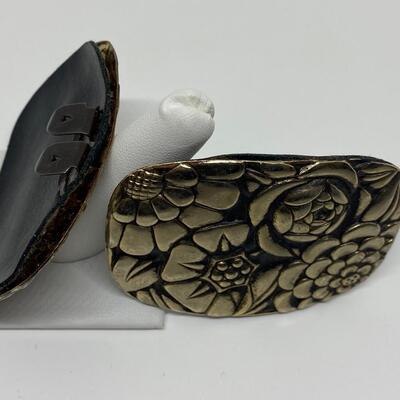 LOTJ21: Pair of Vintage Repousse Shoe Clips