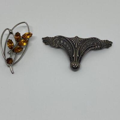 LOTJ66: Two Silvertone Vintage Brooches