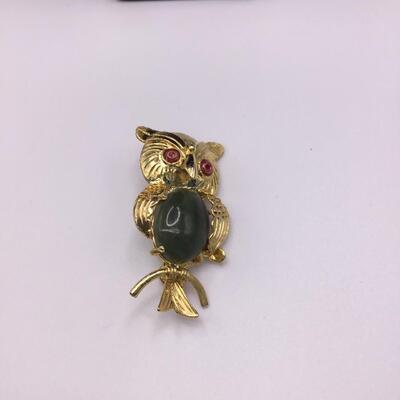 LOTJ125: Vintage Owl Brooch/Pendant with Jade Jelly Belly