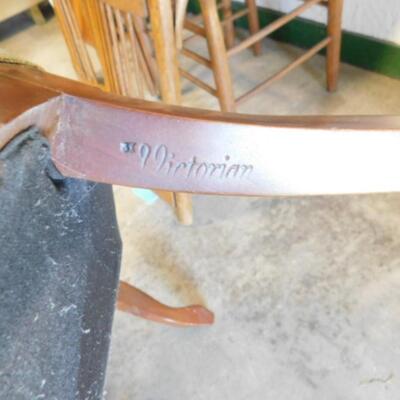 Vintage Mid Century Victorian King's Chair