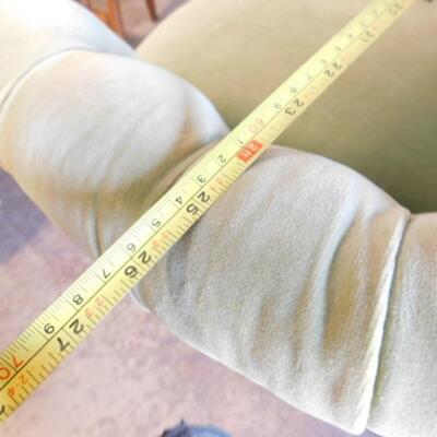 Vintage Mid Century Victorian King's Chair