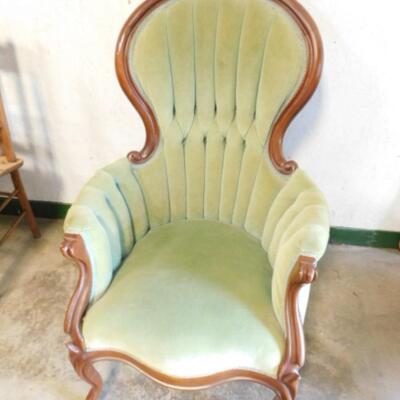 Vintage Mid Century Victorian King's Chair