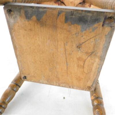 Vintage Oak Turned Spindle Leg with Stretcher Shelf Lamp Table