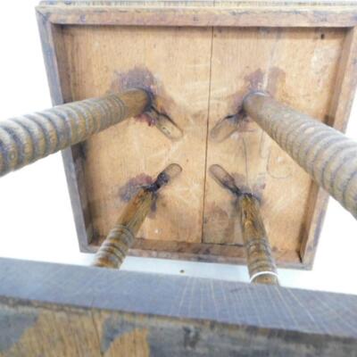 Vintage Oak Turned Spindle Leg with Stretcher Shelf Lamp Table