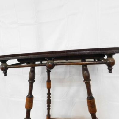 Vintage Ball and Stick Lamp Table with Fancy Turned Legs