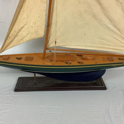 847 Vintage Pond Yacht Boat Model