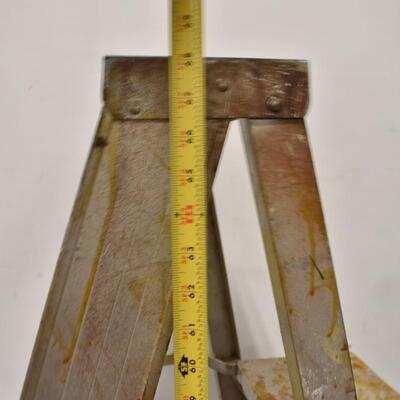 Metal Ladder with Tool Shelf 68