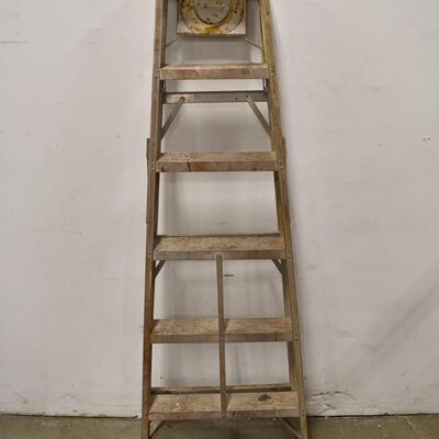 Metal Ladder with Tool Shelf 68