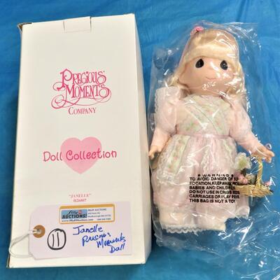 NEW Janelle Precious Moments DOLLS Vintage H26807 NEW IN BOX