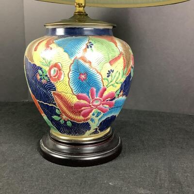 884 Vintage Oriental Accent Tobacco Leaf Design Pottery Lamp