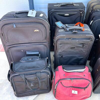 LOT 24  GROUP OF USED ROLLER BAGS