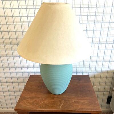 LOT 46  VINTAGE TURQUOISE TABLE LAMP