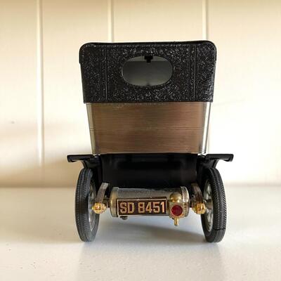 LOT 69  RR MODEL CAR AM RADIO