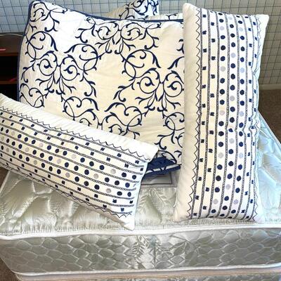 LOT 70  TWIN BEDDING QUILTED SPREADS & PILLOWS BLUE & WHITE