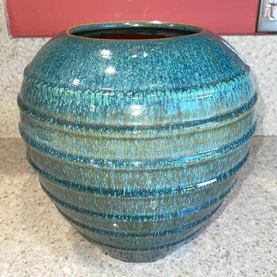 LOT 87  TURQUOISE RIBBED POTTERY VASE