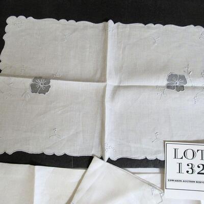 Pretty Vintage White Fancy Cloth Placemats