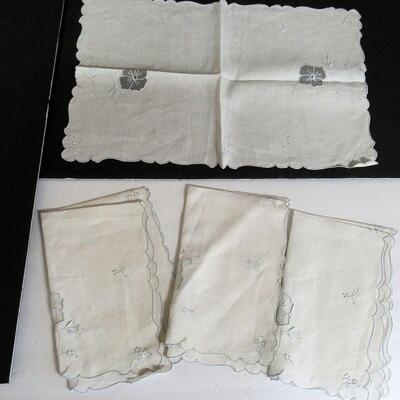 Pretty Vintage White Fancy Cloth Placemats