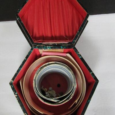ANTIQUE Nice Set of Men's CUFFS AND COLLARS in Original Decorative Box - Read Description