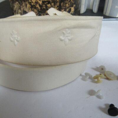 ANTIQUE Nice Set of Men's CUFFS AND COLLARS in Original Decorative Box - Read Description