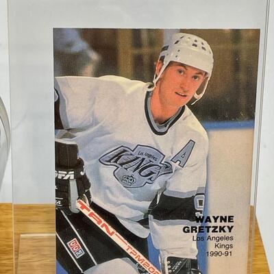 Wayne Gretzky Signed LA Kings Hockey Puck Trading Card 1990