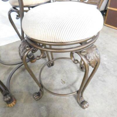 Beautiful Wrought Metal Regency Patio Table and Four Chairs with Cushioned Seats