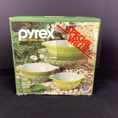 905 New in Box Vintage 4pc Pyrex Mixing Bowl Set Spring Blossom Green