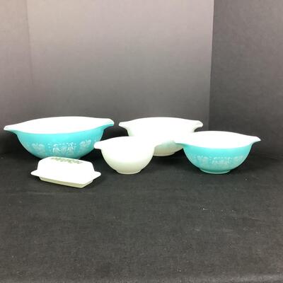 914 Vintage 5 pc. Pyrex Set