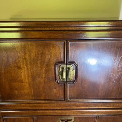 Late 20th Century Thomasville Dresser Mystique II Collection