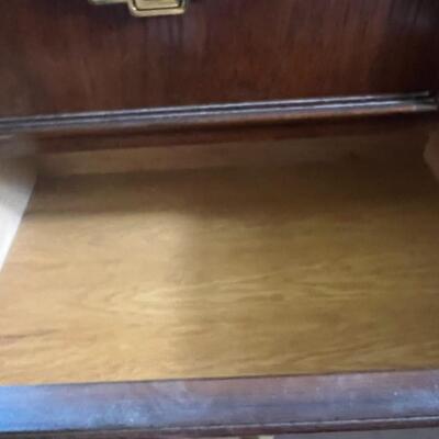 Late 20th Century Thomasville Dresser w/ Mirror Triple Door Mystique II Collection