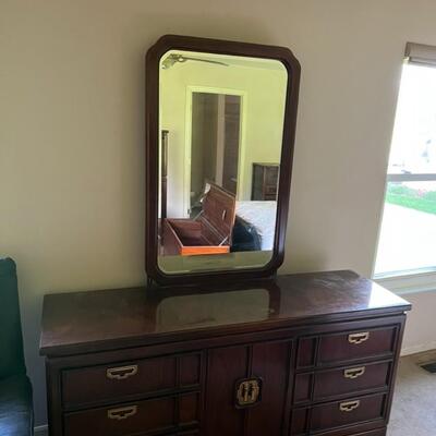 Late 20th Century Thomasville Dresser w/ Mirror Triple Door Mystique II Collection