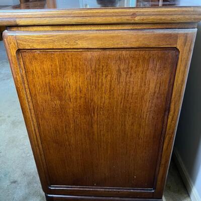 Late 20th Century Thomasville Dresser w/ Mirror Triple Door Mystique II Collection