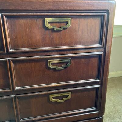 Late 20th Century Thomasville Dresser w/ Mirror Triple Door Mystique II Collection