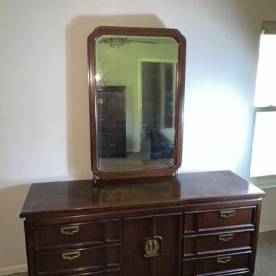 Late 20th Century Thomasville Dresser w/ Mirror Triple Door Mystique II Collection