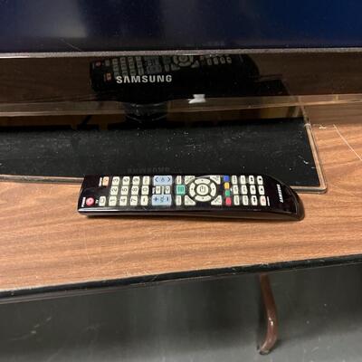Samsung TV with Remote, (Needs a Cord