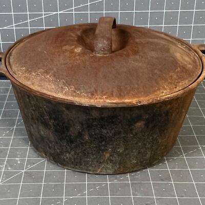 Cast Iron Dutch oven with Lid 
