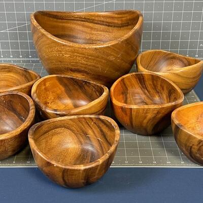 Wood Serving Bowl and Salad Bowls (7) 
