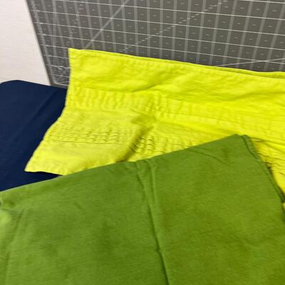 Green Table Linens; Table Cloth, Runner & Napkins 