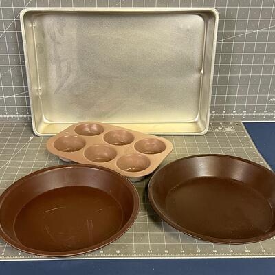 Baking Tins (4); Pie, Muffin and Deep Dish 
