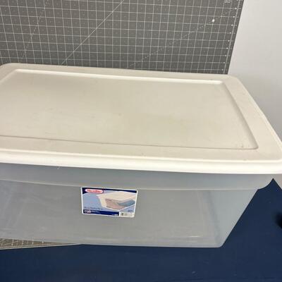 90 quart Clear Storage Tub w/ lid included